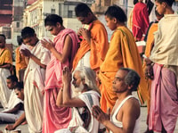 Varanasi, promenade en bateau du soir et Ganga Aarti Experience - Hizvo