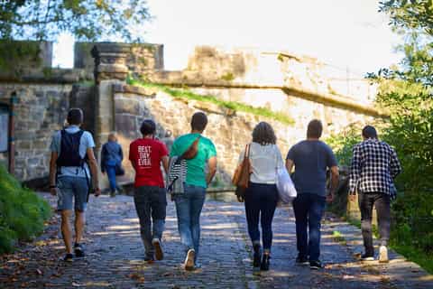 San Sebastian: Urgull Hill Group Hiking Tour with a Local