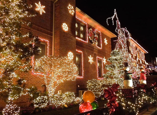 NYC: Dyker Heights Weihnachtslichter-Bustour und -Rundgang
