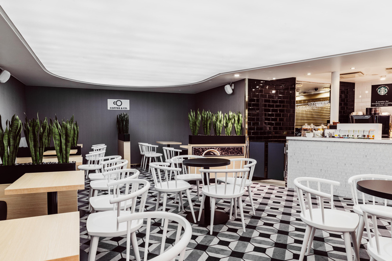 Helsinki: Roundtrip Overnight Cruise to Tallinn with Cabin Deluxe Cabin for 1-2 Guests (Special Breakfast + Minibar)