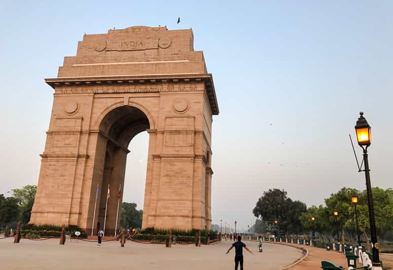 new delhi tour guide