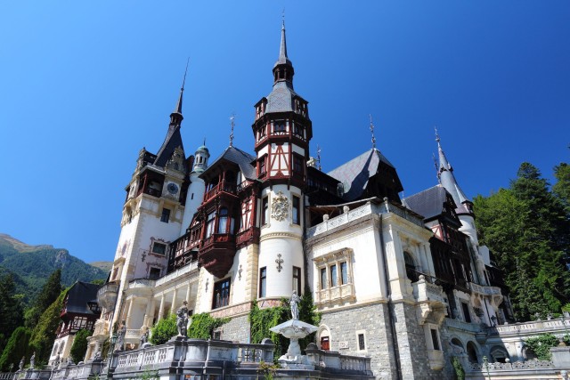 Visit Sinaia Peleș Castle Tour with An Expert Guide in Bușteni