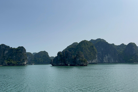 2-tägige Ha Long Bay Island Cruise Tour mit einem 3-Sterne-Kreuzfahrtschiff