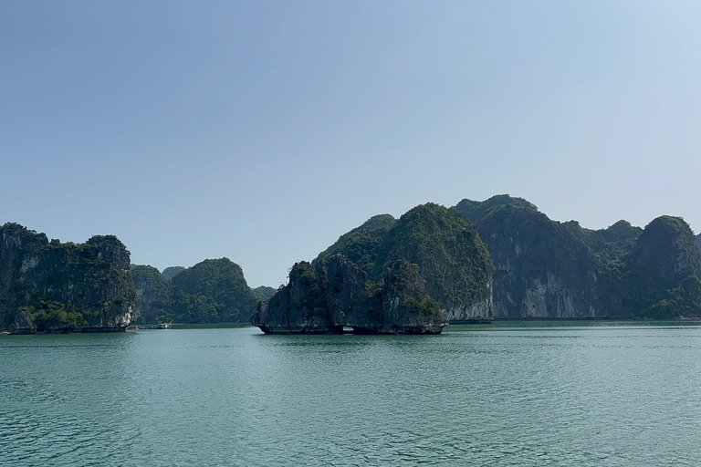 2-tägige Ha Long Bay Island Cruise Tour mit einem 3-Sterne-Kreuzfahrtschiff