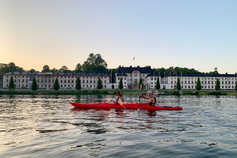 Stockholm : Excursion en kayak au coucher du soleil dans la ville + Fika suédoisVisite standard - guidée en anglais