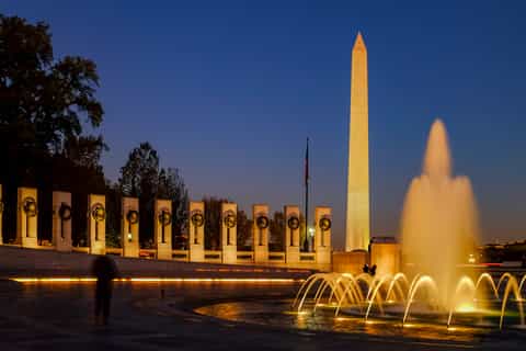 monuments by moonlight washington dc nightime trolley tour