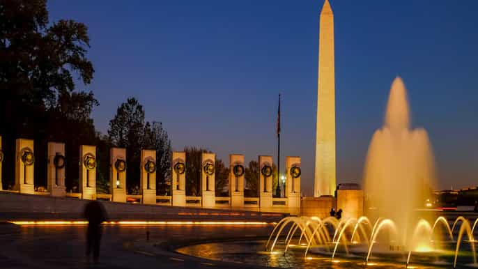 monuments by moonlight washington dc nightime trolley tour