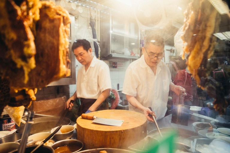 Hong Kong: tour gastronómico privado: 10 degustaciones con lugareñosTour gastronómico privado