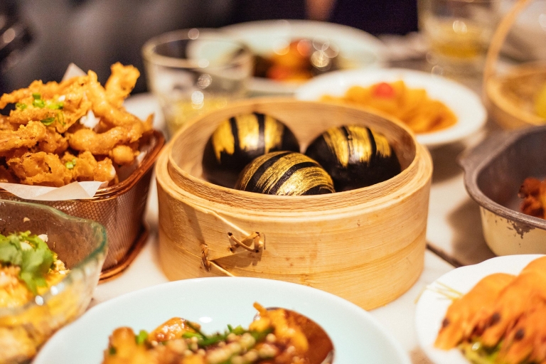 Hong Kong: Visite gastronomique privée - 10 dégustations avec des habitantsVisite gastronomique privée