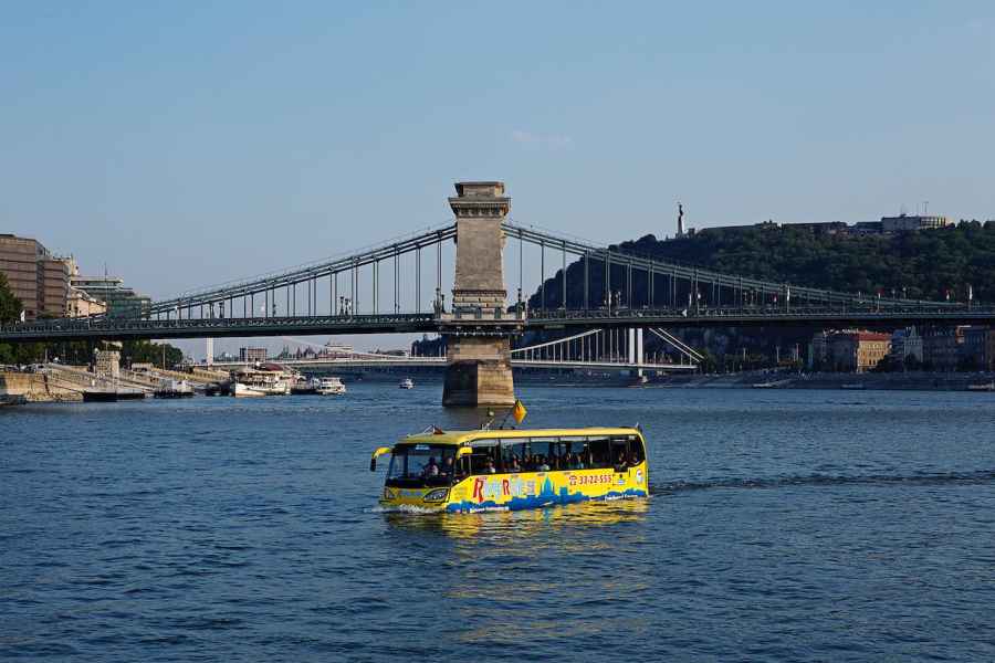 Budapest zu Land und zu Wasser: Schwimmende Bustour