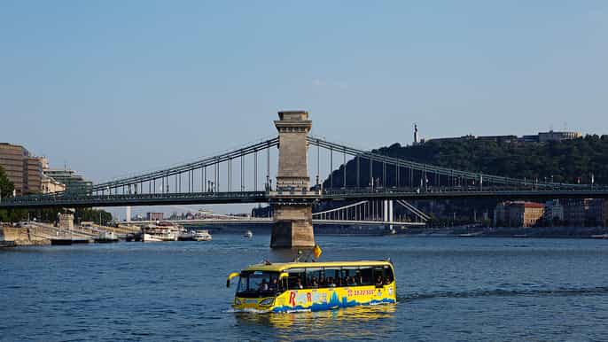 Budapest por tierra y agua: tour en autobús flotante