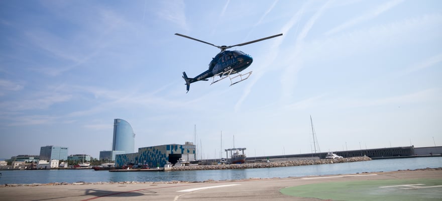 BESTE Rund und Helikopterflüge Hafen von Barcelona 2024 KOSTENLOS