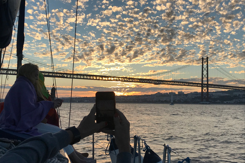 Lisboa: Cruzeiro ao Pôr do Sol com Vinho