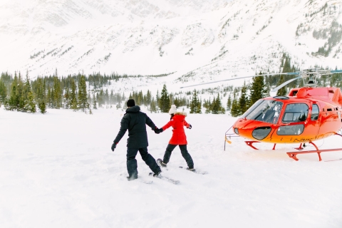 Kanadische Rocky Mountains: Winterliche Helikopter- und Schneeschuhtour55-minütiger Helikopterflug & 1-stündiges Schneeschuhabenteuer