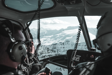 Kanadische Rocky Mountains: Winterliche Helikopter- und Schneeschuhtour30-minütiger Helikopterflug & 1-stündiges Schneeschuhabenteuer