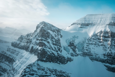 Canadese Rockies: schilderachtige winterhelikopter- en sneeuwschoentourHelikoptervlucht van 55 minuten en sneeuwschoenavontuur van 1 uur