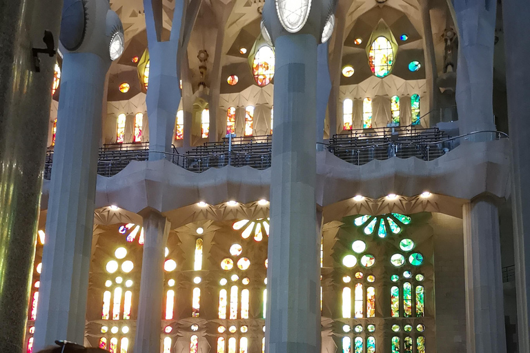 Sagrada Familia & Official Guide Private or Small Group Tour Sagrada Familia Small Groups Tour, Official Guide & Tickets