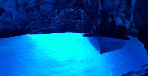Von Hvar: Schnellboot-Tour zur Insel Vis und zur Blauen Grotte