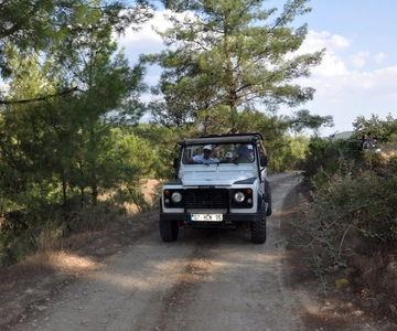 Kemer: Jeep Safari with Lunch at Riverside