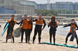 Porto: Surfkurs in einer erfahrenen Surfschule