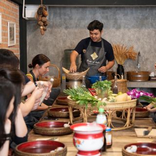 Bangkok: lezione pratica di cucina thailandese e tour del mercato mattutino