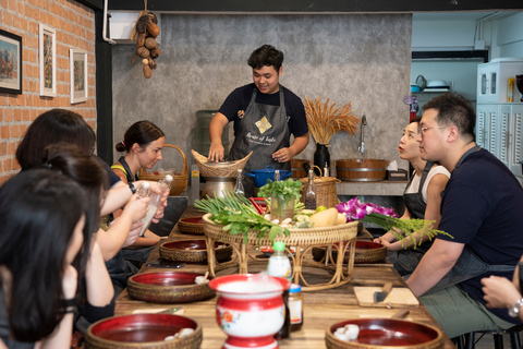 Bangkok: aula prática de culinária tailandesa e tour pelo mercadoBangkok: aula prática de culinária tailandesa e excursão ao mercado em Silom