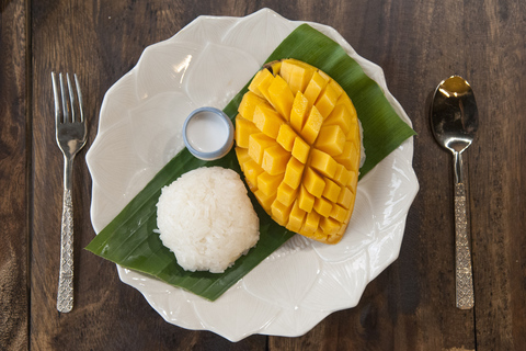 Bangkok: aula prática de culinária tailandesa e tour pelo mercadoBangkok: aula prática de culinária tailandesa e excursão ao mercado em Silom