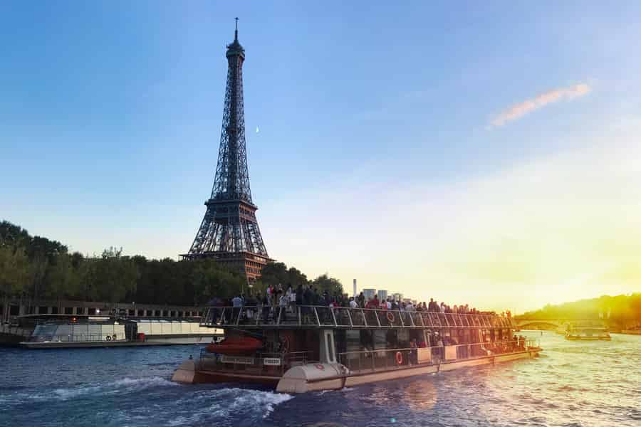 Paris: Silvester-Kreuzfahrt mit Champagner & Stadtlichtern. Foto: GetYourGuide Paris: Silvester-Kreuzfahrt mit Champagner & Stadtlichtern. Foto: GetYourGuide