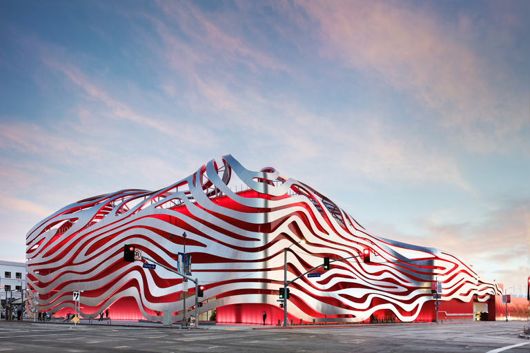 Los Angeles: Petersen Automotive Museum - Private TourPetersen Automotive Highlights Tour: Samstag - Sonntag