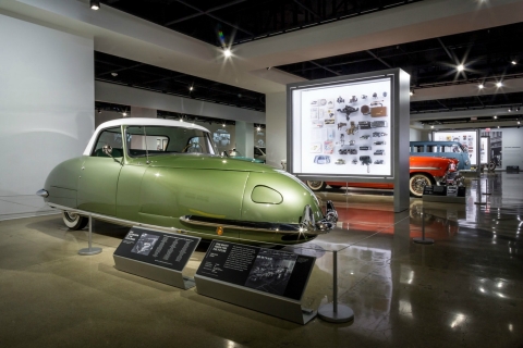 Los Angeles: Petersen Automotive Museum - Private TourPetersen Automotive Highlights Tour: Samstag - Sonntag