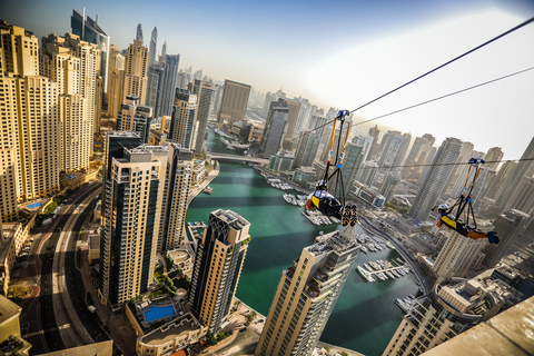 Dubai: Zip Line over de jachthavenEnkele rijder