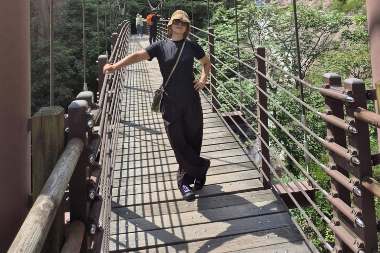 From Seoul: Seoraksan National Park & Sokcho Beach Day Trip