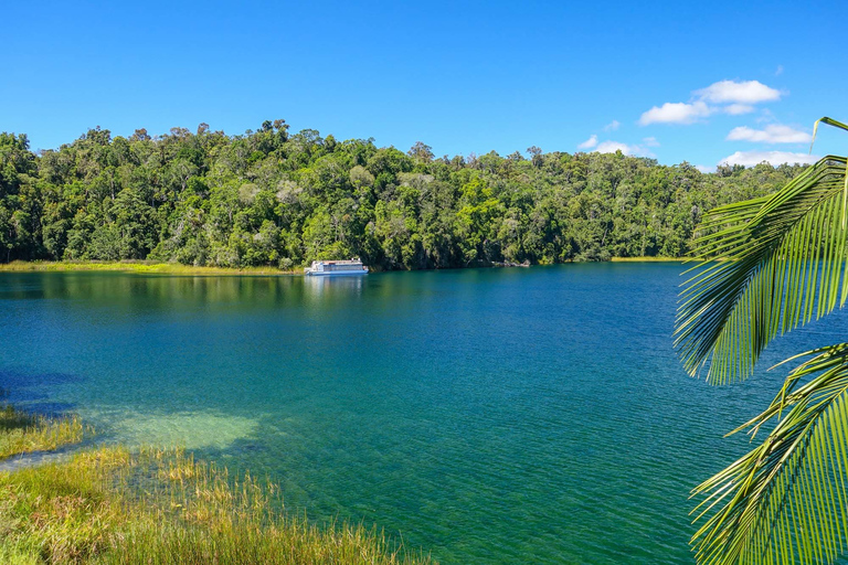 Cairns: Excursão para Paronella, Lago Barrine e Cataratas de Millaa MillaaCairns: Paronella, Lake Barrine e Millaa Millaa Falls Tour