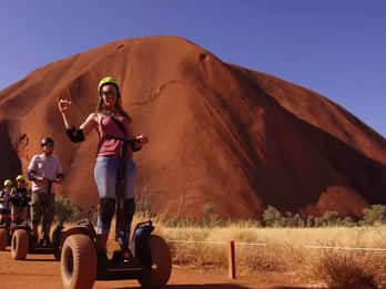 Uluru: Segway-Tour bei Sonnenaufgang mit Frühstück Uluru: Segway-Tour bei Sonnenaufgang mit Frühstück