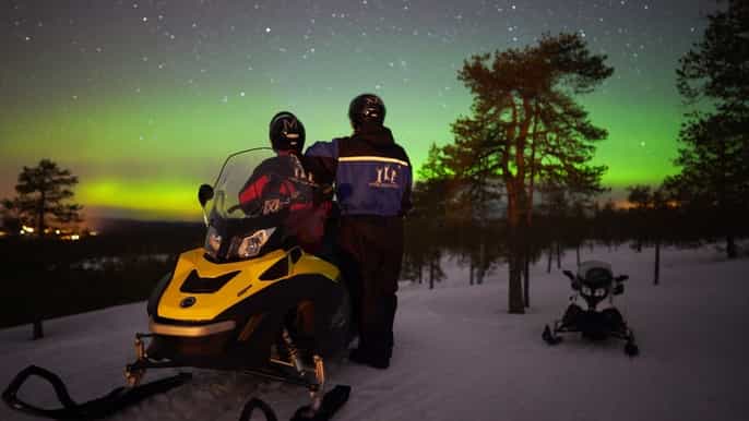 rovaniemi northern lights snowmobile hunt