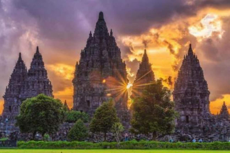 Yogyakarta: Borobudur, Prambanan Sunset & Merapi Lava View
