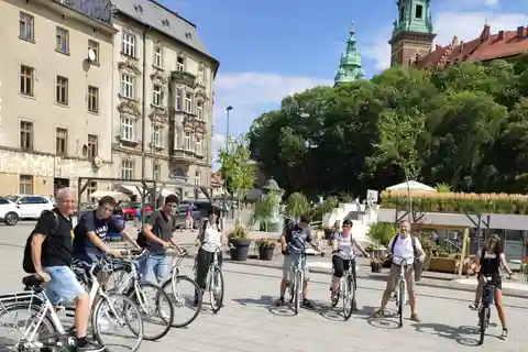 Cracóvia: Tour multilíngue em bicicletas eléctricas
