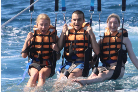 Barcelona: Parasailing with panoramic views over the sea Barcelona: Parasailing with panoramic views while parachuting over the sea