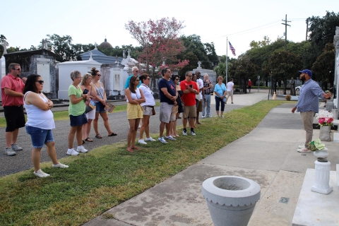 New Orleans: 2.5-Hour City & Cemetery Tour by Bus New Orleans: 2.5-Hour City Tour by Bus
