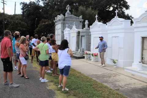 New Orleans: stads- en begraafplaatstour van 2,5 uur met de busNew Orleans: 2,5 uur stadsrondrit per bus