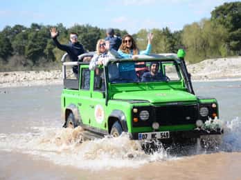 Antalya: Jeep Safari alle cascate dei Monti Taurus con pranzo
