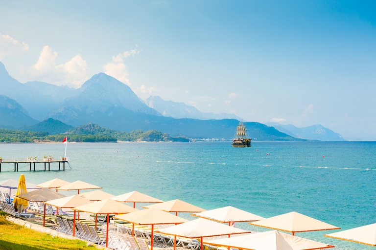 Passeio de barco pirata Kemer com transferDe Belek: Bays of Kemer e Phaselis City Boat Tour