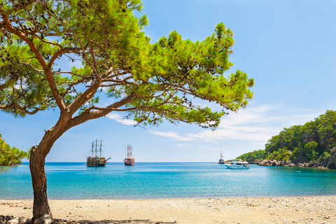 Passeio de barco pirata Kemer com transferDe Belek: Bays of Kemer e Phaselis City Boat Tour