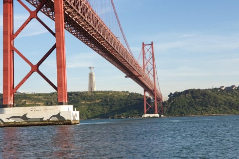 Lisboa: Lisboa Sightseeing en barco con lugareñosLisboa: recorrido turístico en barco con lugareños
