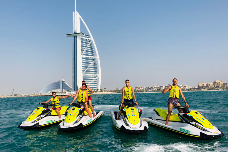 Dubai: Noleggio di moto d&#039;acqua al Burj Al Arab con gelato e foto