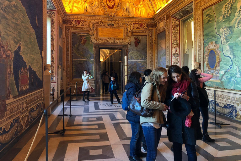 Roma: Tour per piccoli gruppi dei Musei Vaticani di prima mattina