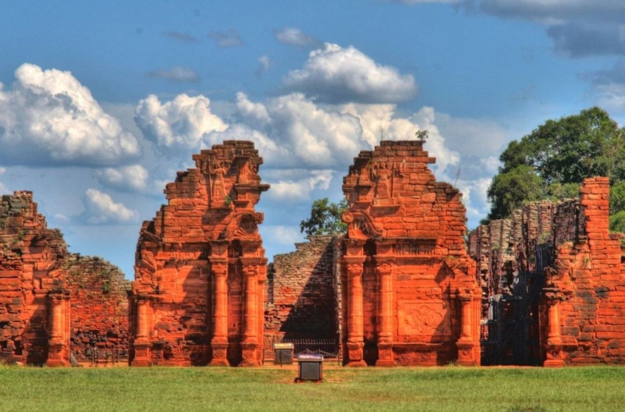 Von Puerto Iguazu aus: San Ignacio Ruinen und Wanda Minen Tour