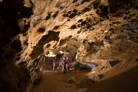 Budapest: Tour speleologico avventuroso con guida