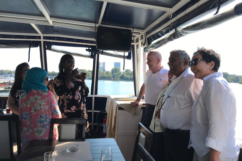 Belgrado: Cruzeiro ao pôr do sol em barco aberto com guia ao vivoBelgrado: Passeio de barco guiado pela cidade