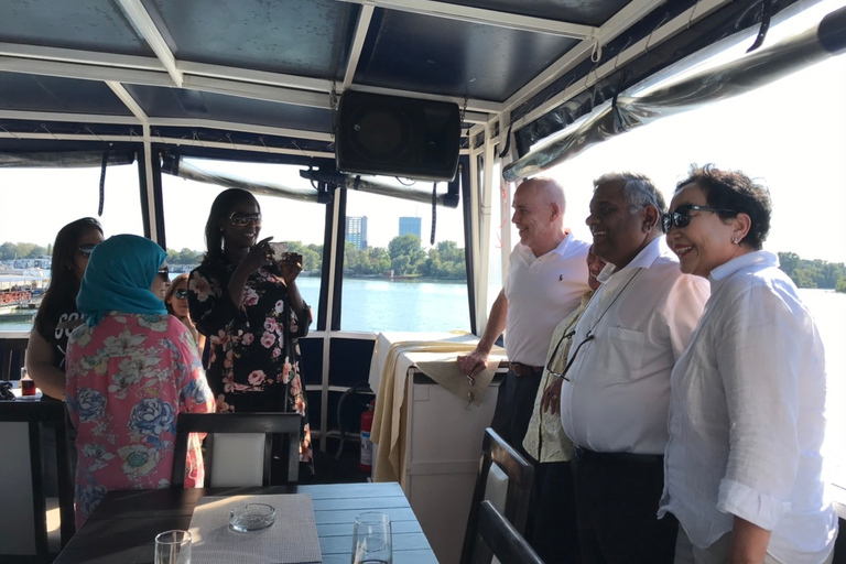 Belgrado: Cruzeiro ao pôr do sol em barco aberto com guia ao vivoBelgrado: Passeio de barco guiado pela cidade